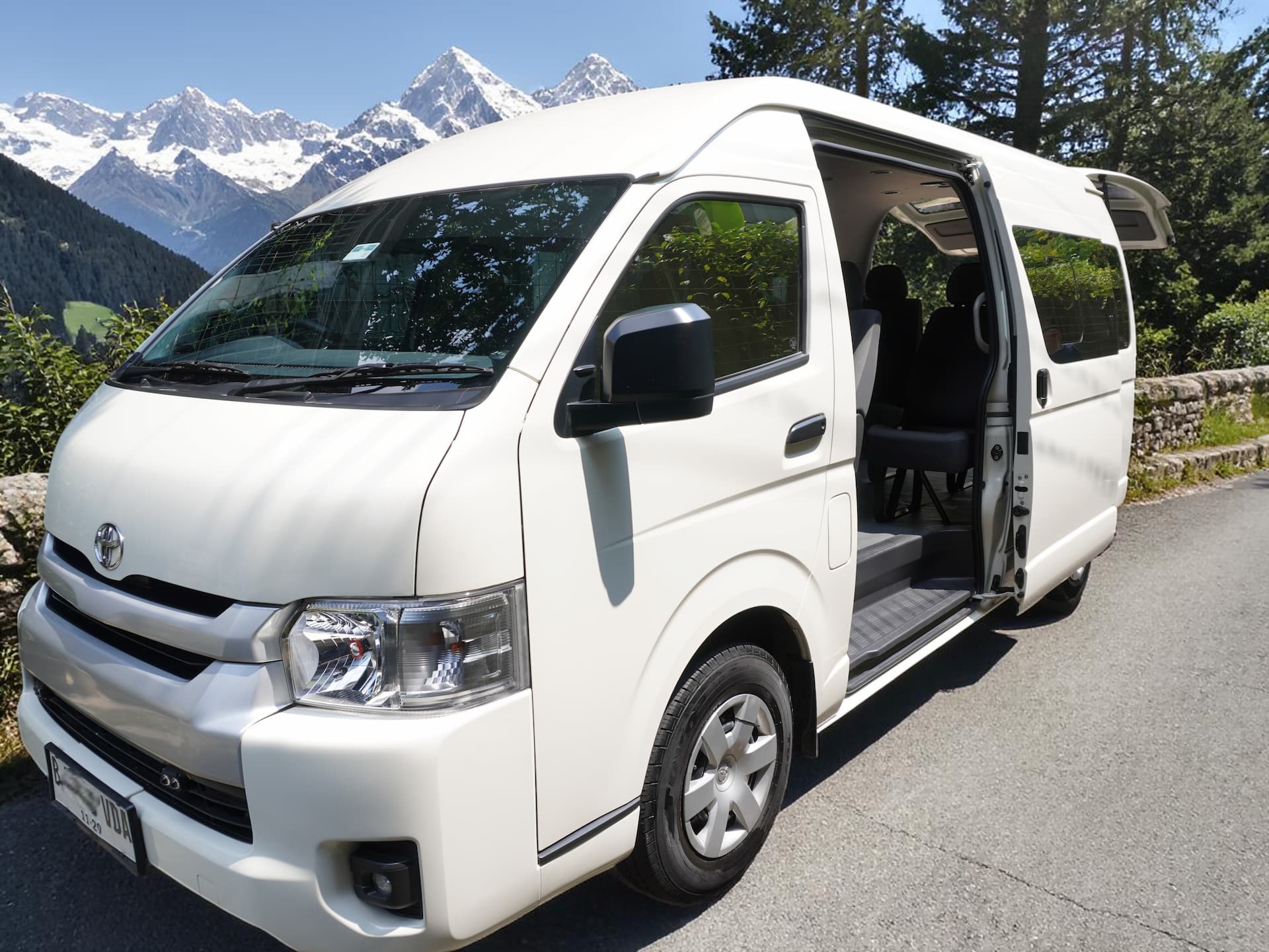 Eksterior Toyota Hiace